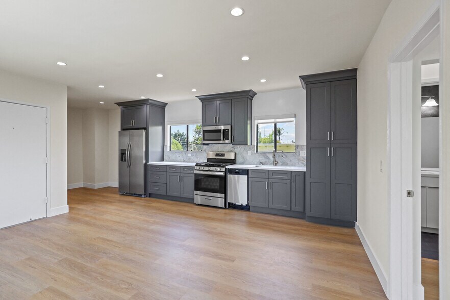 More Photos Of 2001 Penmar Ave, Venice Apartments For Sale