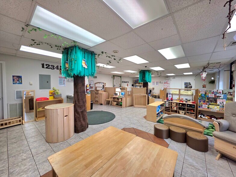 More Photos Of 7815 S Kedzie Ave, Chicago Storefront Retail Residential For Sale
