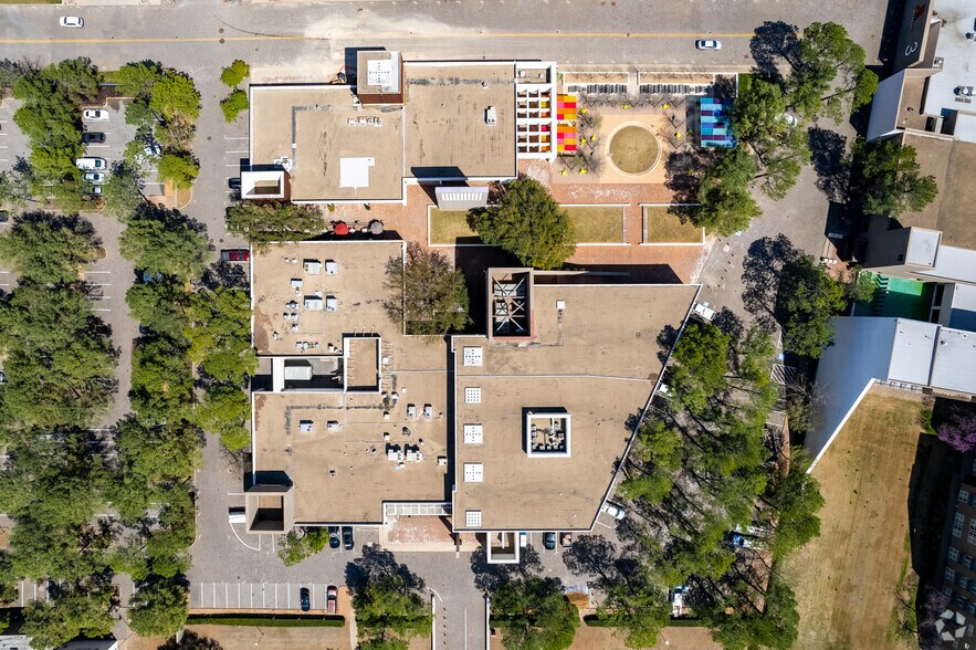 More Photos Of 1301 Solana Blvd, Westlake Unknown For Lease