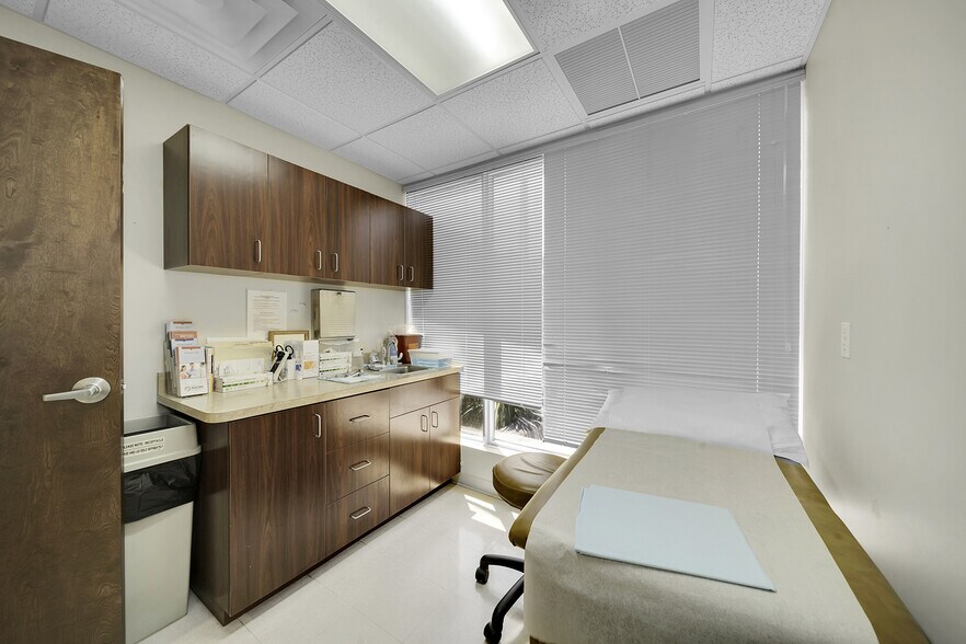 More Photos Of 350 N Pine Island Rd, Plantation Medical For Lease