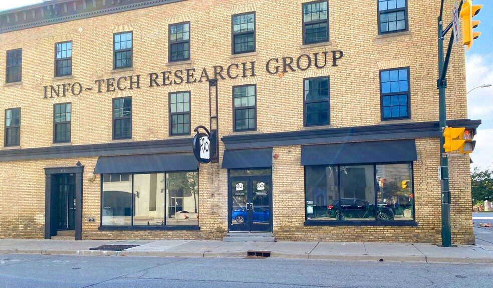 More Photos Of 45 King St, London General Retail For Lease