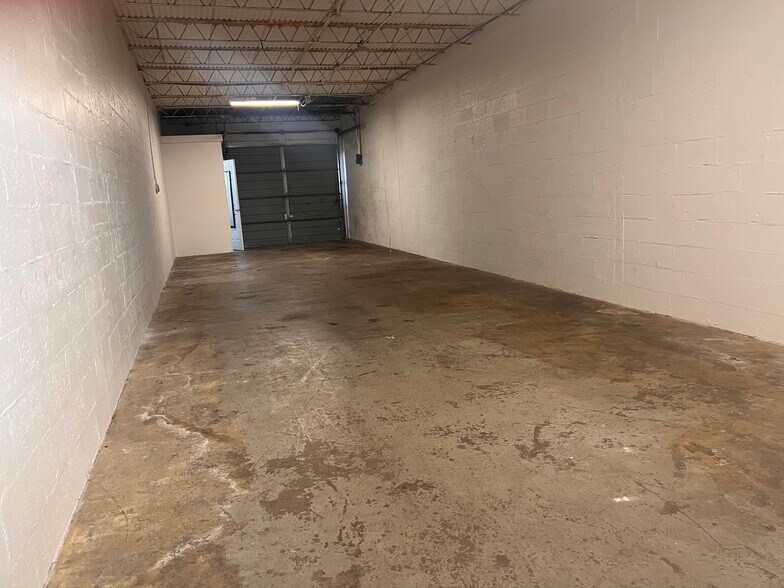 More Photos Of 4310-4326 NE 5th Ave, Oakland Park Warehouse For Lease