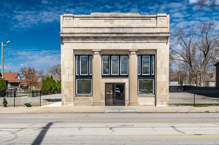 More Photos Of 2506 E Washington St, Indianapolis Storefront Retail Office For Sale