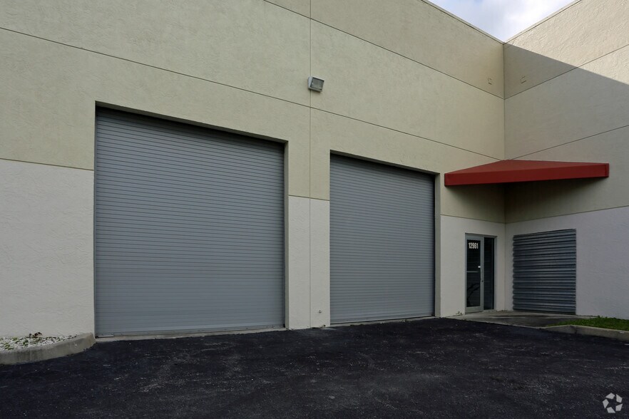 More Photos Of 12947-12959 SE Suzanne Dr, Hobe Sound Warehouse For Sale