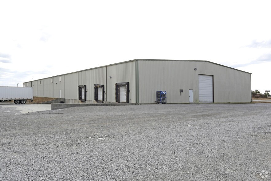 More Photos Of 122 Interchange Dr, Crossville Warehouse For Lease