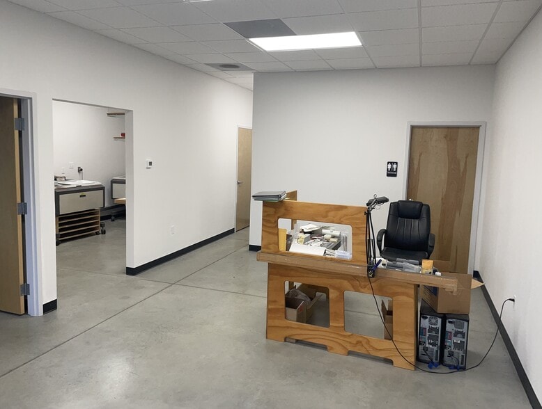 More Photos Of 715 Golden Spike Ln, Sanford Warehouse For Lease