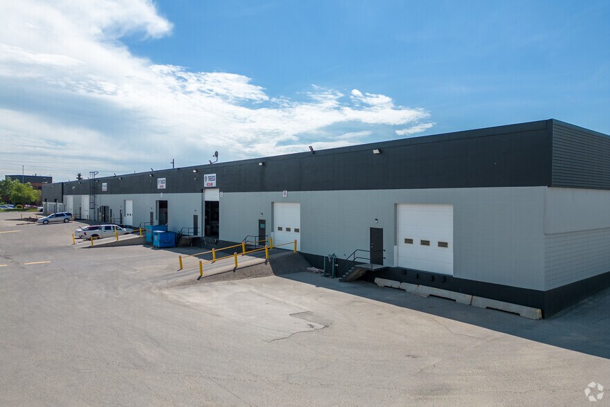 More Photos Of 3420 12th St NE, Calgary Warehouse For Lease