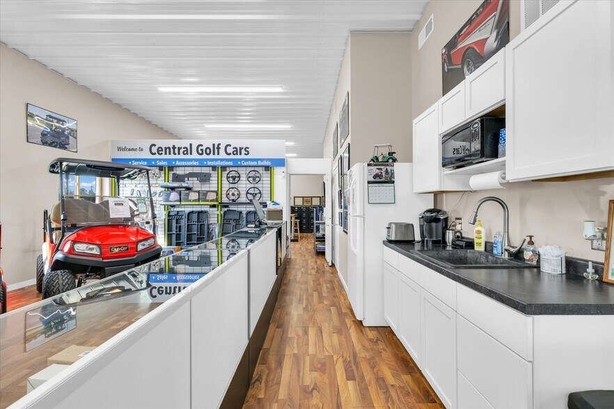 More Photos Of 109 Front St, Mansfield Industrial For Sale