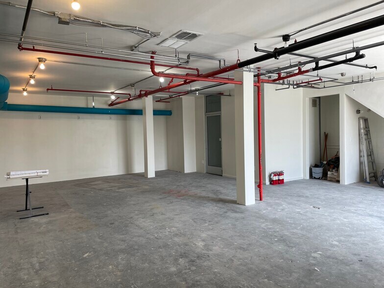 More Photos Of 2000 Cotner Ave, Los Angeles Showroom For Lease