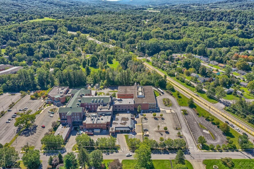 More Photos Of 21 Laurel Ave, Cornwall Medical For Lease