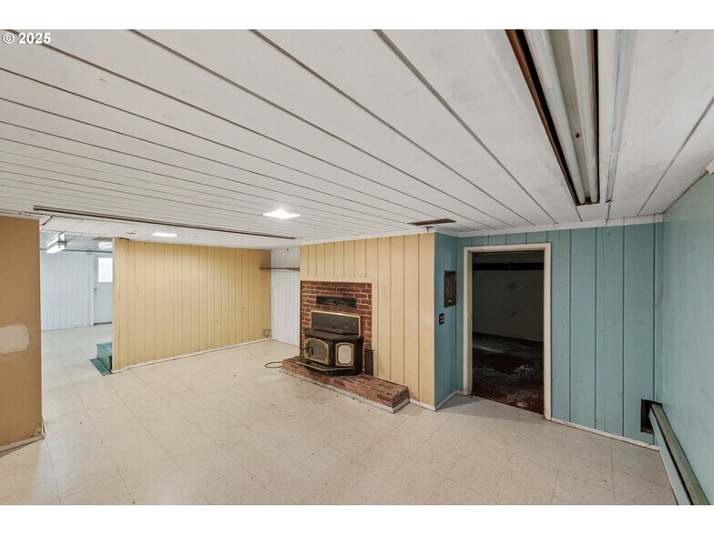 More Photos Of 2235 Broadway Ave, North Bend General Retail For Sale