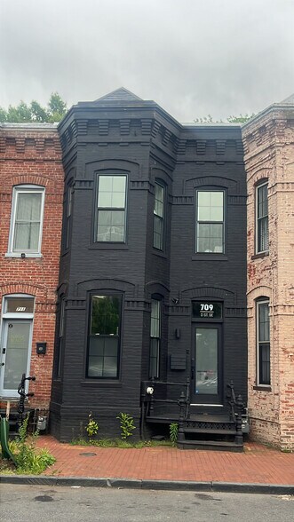 More Photos Of 709 D St SE, Washington Storefront For Lease