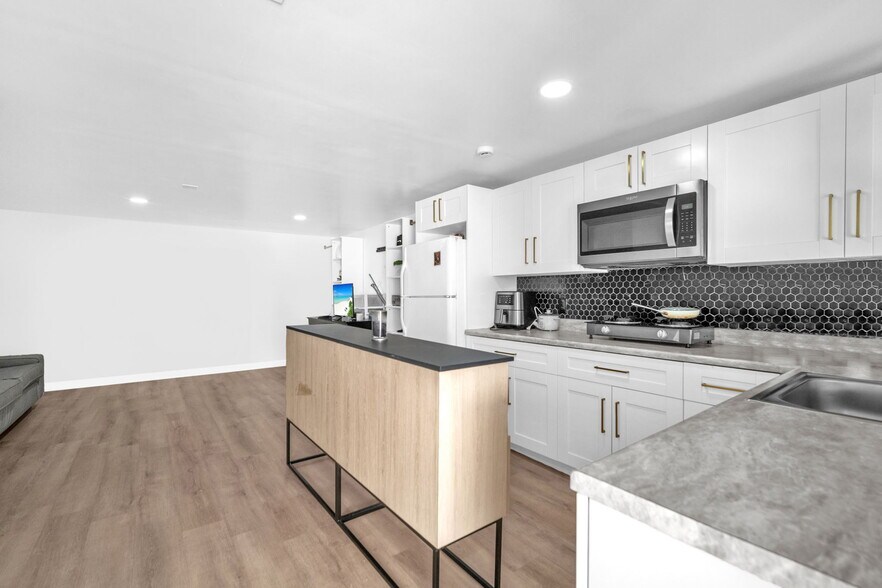 More Photos Of 7151 Taft St, Hollywood Office Residential For Sale