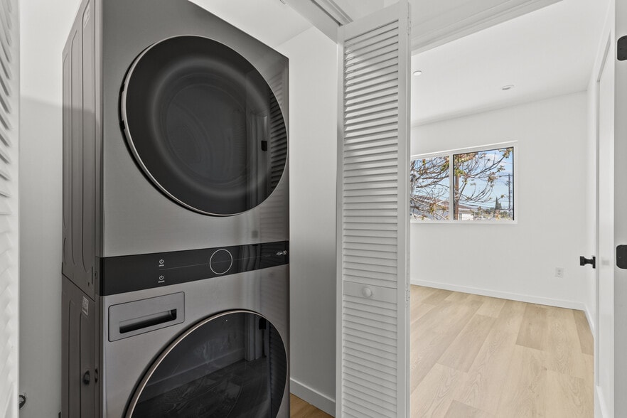 More Photos Of 2923 S Burnside Ave, Los Angeles Apartments For Sale