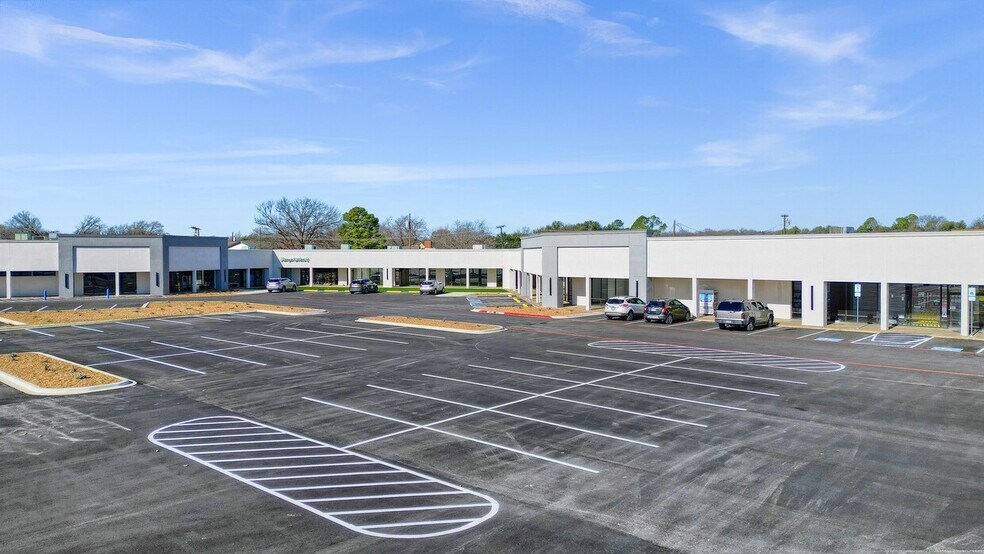 More Photos Of 215-220 Sunset Blvd, Sherman Storefront For Lease