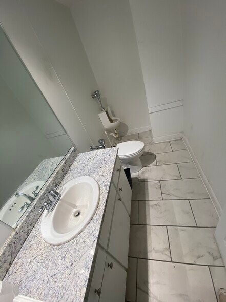 More Photos Of 2103 US-190 Hwy, Hammond Showroom For Sale