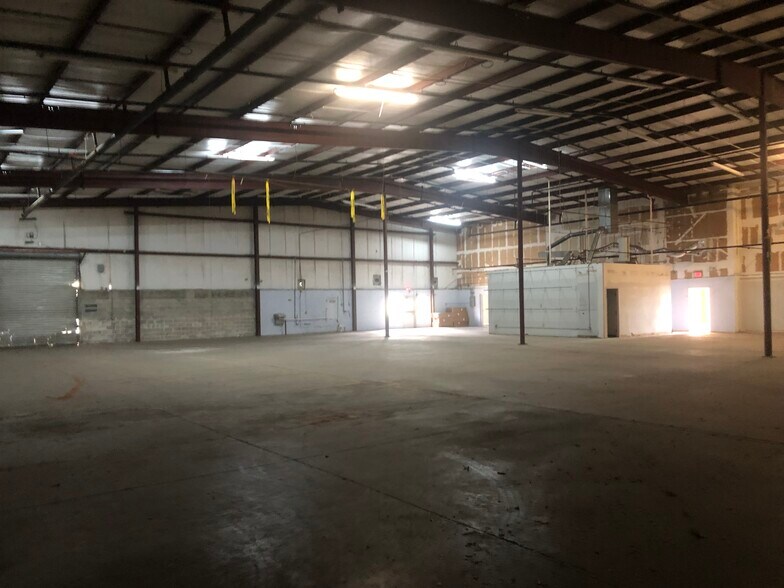 More Photos Of 2230C 31st St S, Saint Petersburg Warehouse For Lease