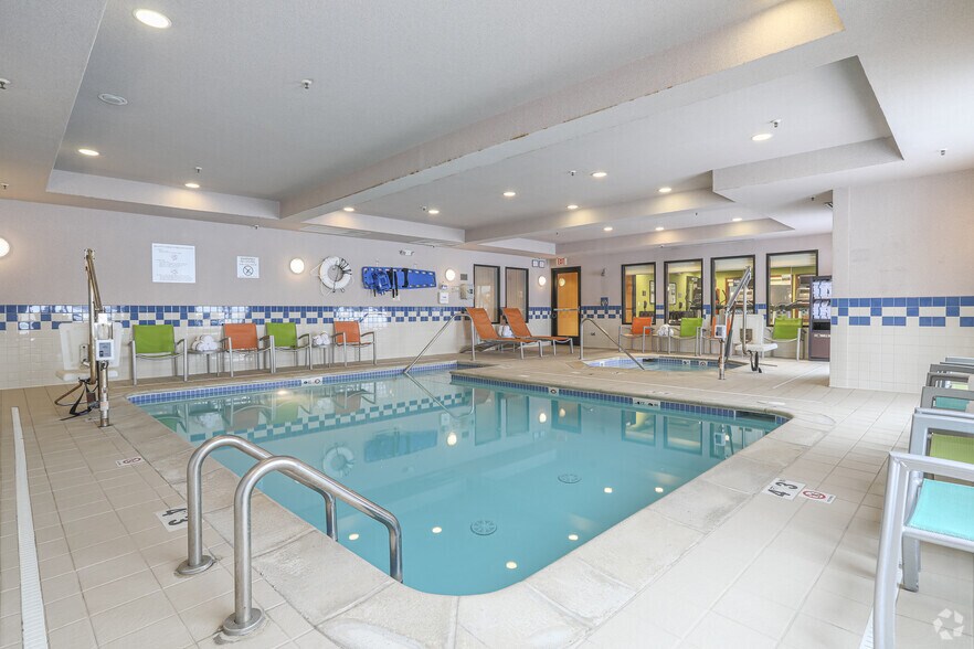 More Photos Of 1520 Mount Garfield Rd, Norton Shores Hotel For Sale