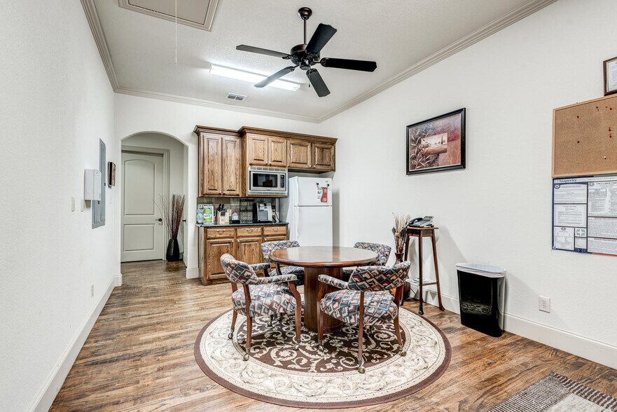 More Photos Of 8209 Mid Cities Blvd, North Richland Hills Loft Creative Space For Lease