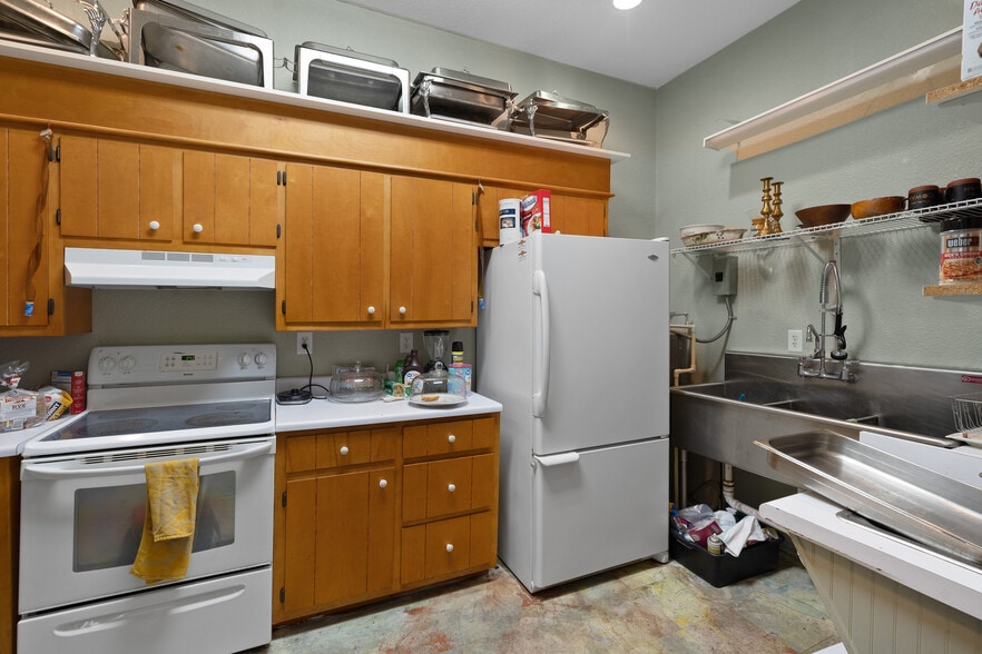 More Photos Of 108 Cumberland St E, Cowan Specialty For Sale