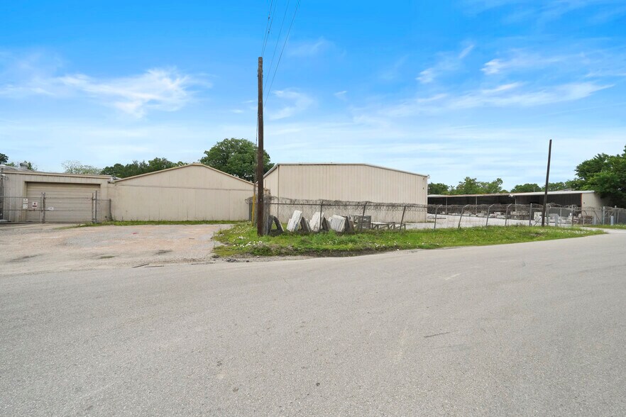 More Photos Of 6302 Saint Augustine St, Houston Manufacturing For Lease