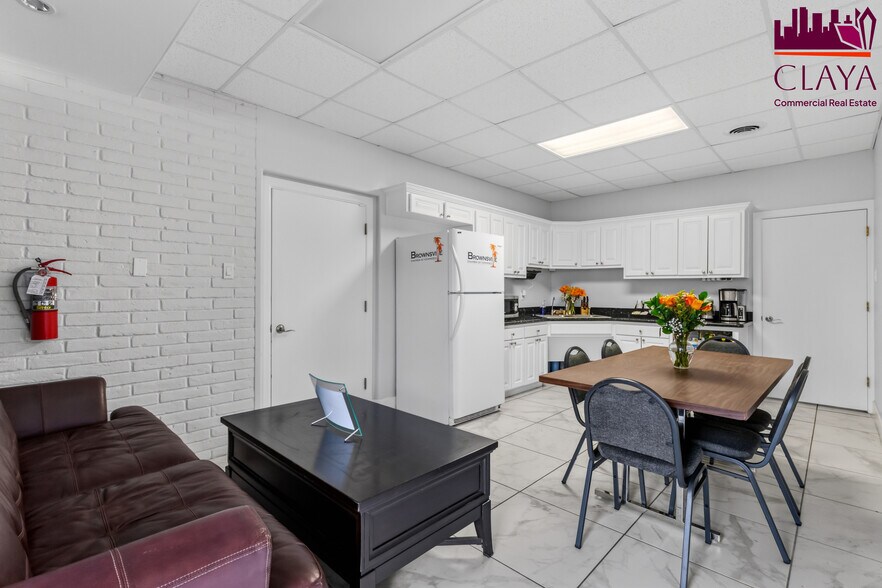 More Photos Of 1600 University Blvd, Brownsville Office For Sale