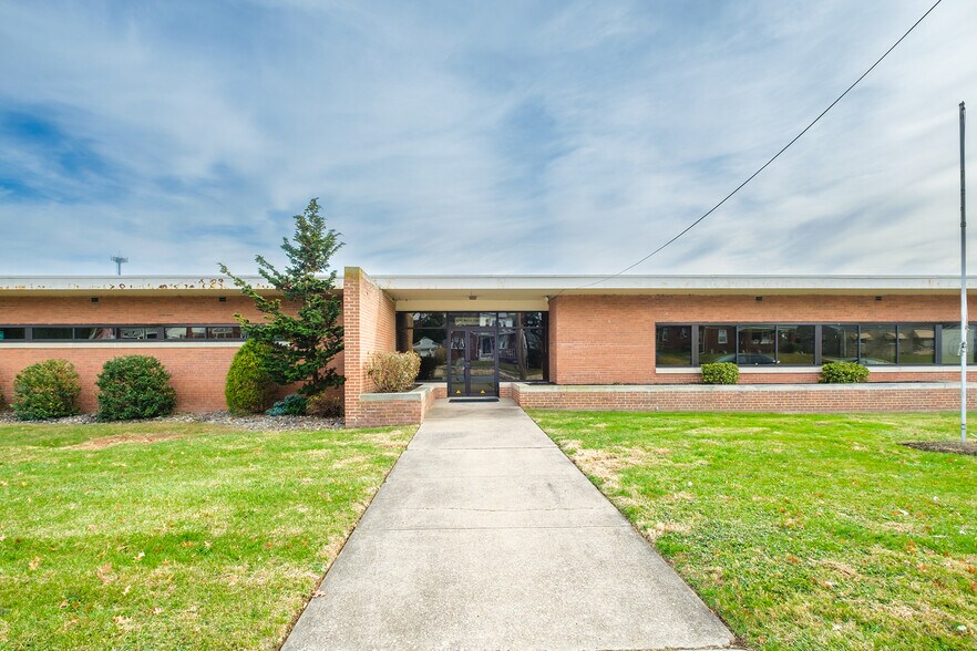 More Photos Of 4115 N 6th St, Harrisburg Warehouse For Lease