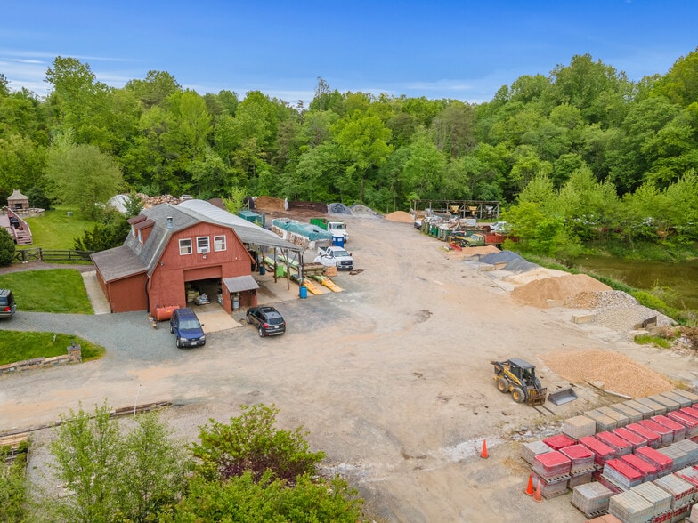 More Photos Of 11501 Popes Head Rd, Fairfax Garden Center For Sale