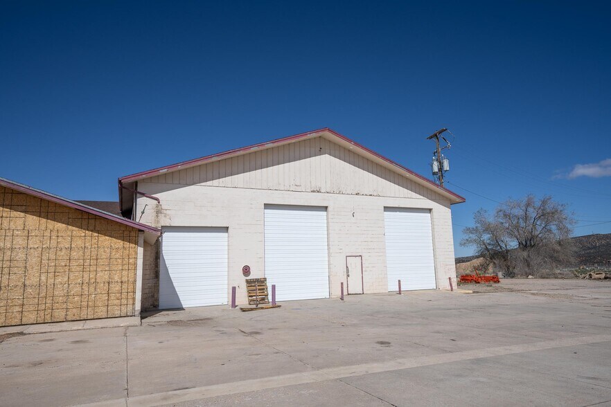 More Photos Of 225 N Highway 91, Summit Service For Lease