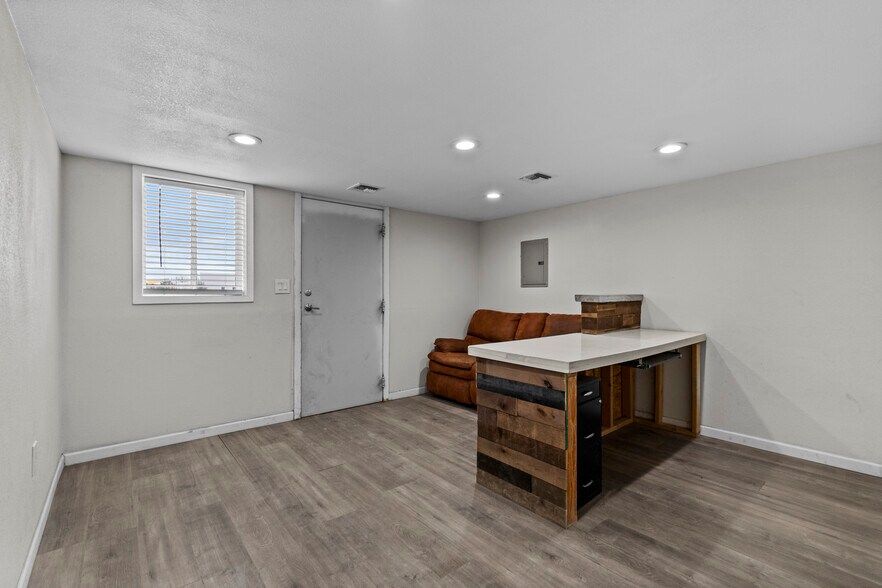 More Photos Of 1819 S 1st Ave, Safford Office For Sale