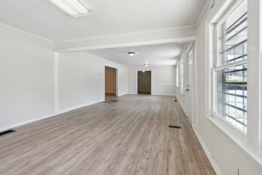 More Photos Of 401 SW Cleveland Ave, Atlanta Office Residential For Sale