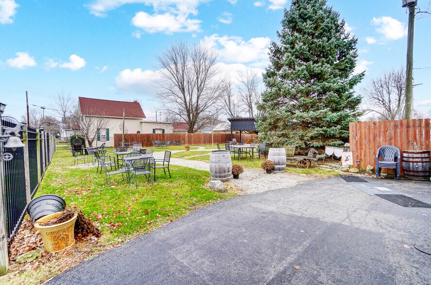 More Photos Of 105 E Liberty St, Arlington Restaurant For Sale