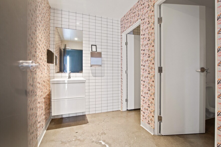 More Photos Of 3650 S Holdrege Ave, Los Angeles Light Manufacturing For Lease