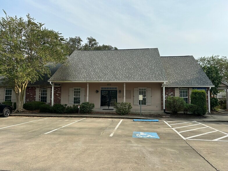 Primary Photo Of 12320 Burnside ave, Gonzales Office For Sale