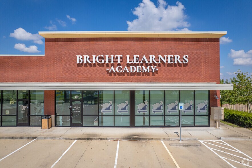 More Photos Of 3220 Kirby Dr, Pearland Storefront For Sale