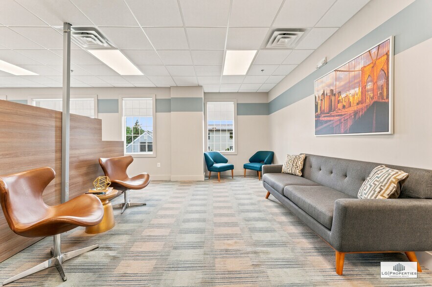 More Photos Of 920 E County Line Rd, Lakewood Office For Lease