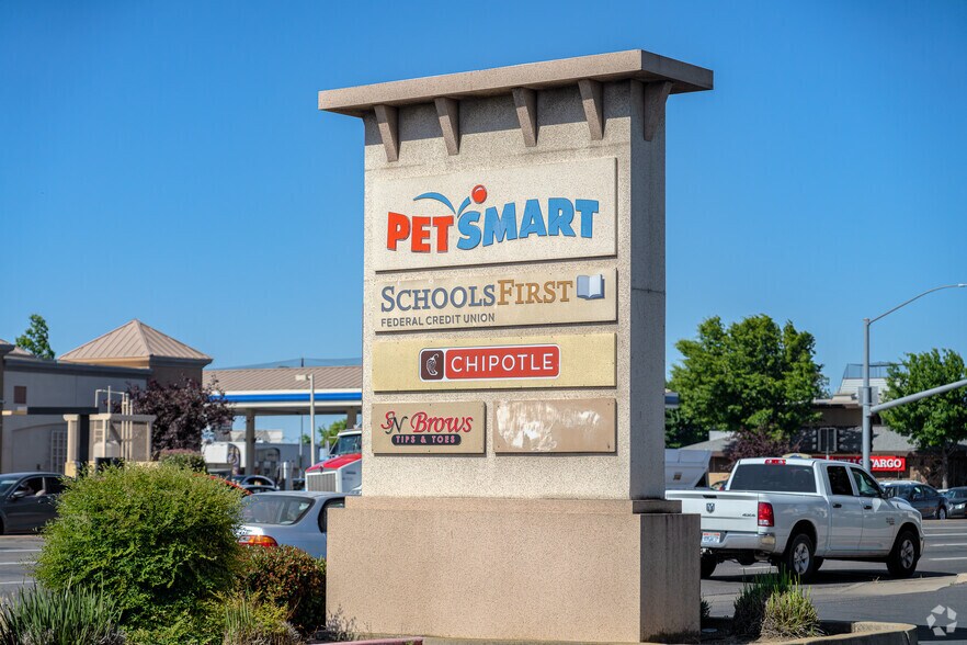 More Photos Of 865 Colusa Ave, Yuba City Department Store For Sale