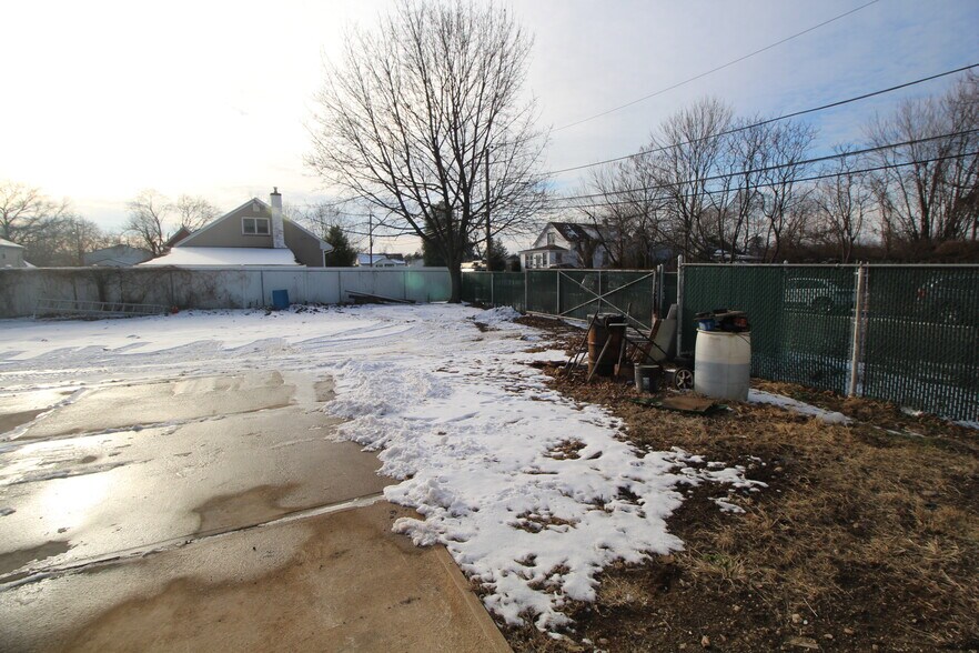 More Photos Of 27 Brooks Ave, Morrisville Service For Sale