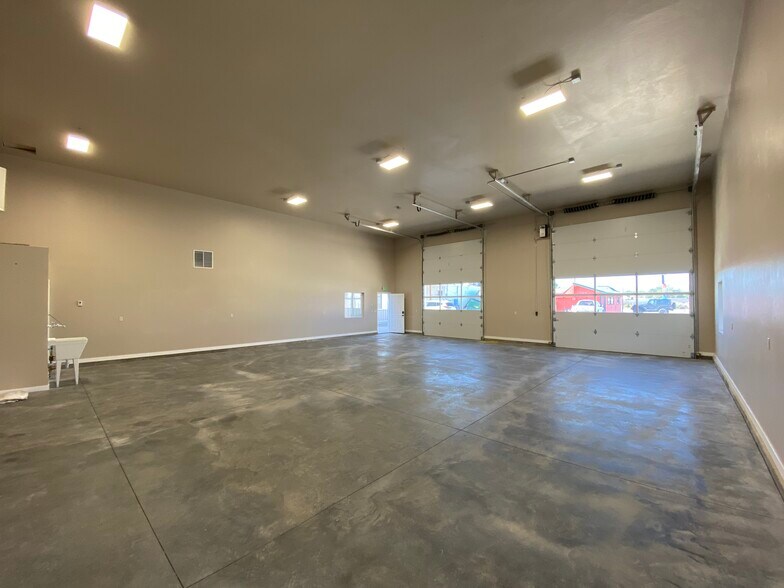More Photos Of 317 N 7th Street, Montrose Light Distribution For Sale