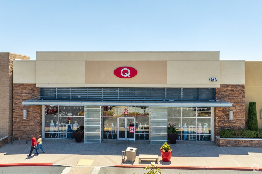 More Photos Of 1175-1295 W Renaissance Pky, Rialto Storefront For Lease