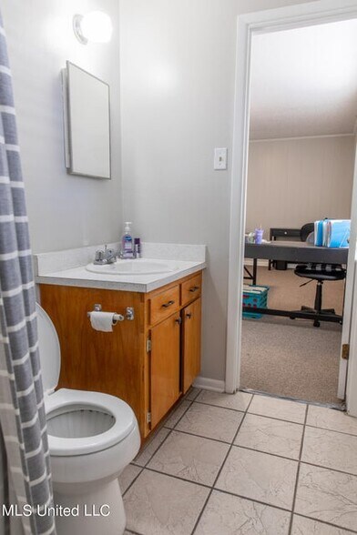 More Photos Of 1966 Popps Ferry Rd, Biloxi Office For Sale