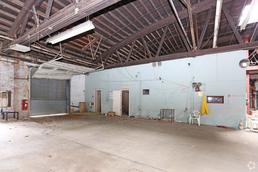 More Photos Of 49 Empire St, Newark Warehouse For Lease