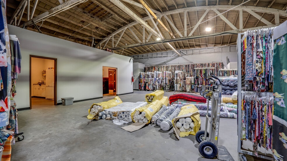 More Photos Of 3232 E Olympic Blvd, Los Angeles Warehouse For Lease