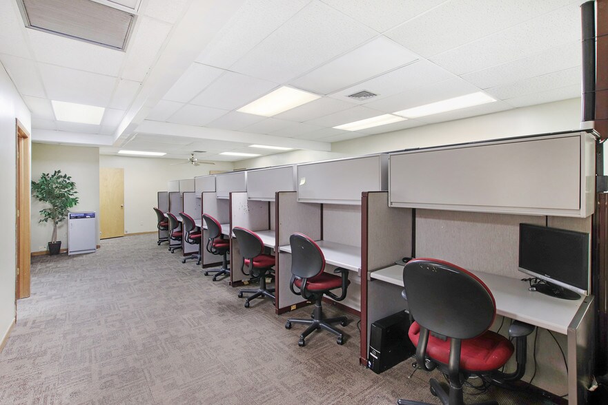 More Photos Of 710 1st Ave SW, Largo Office For Lease