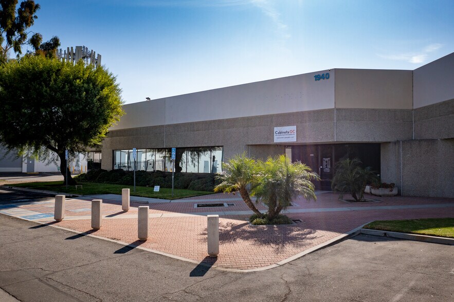 More Photos Of 1940-1964 W Corporate Way, Anaheim Warehouse For Lease
