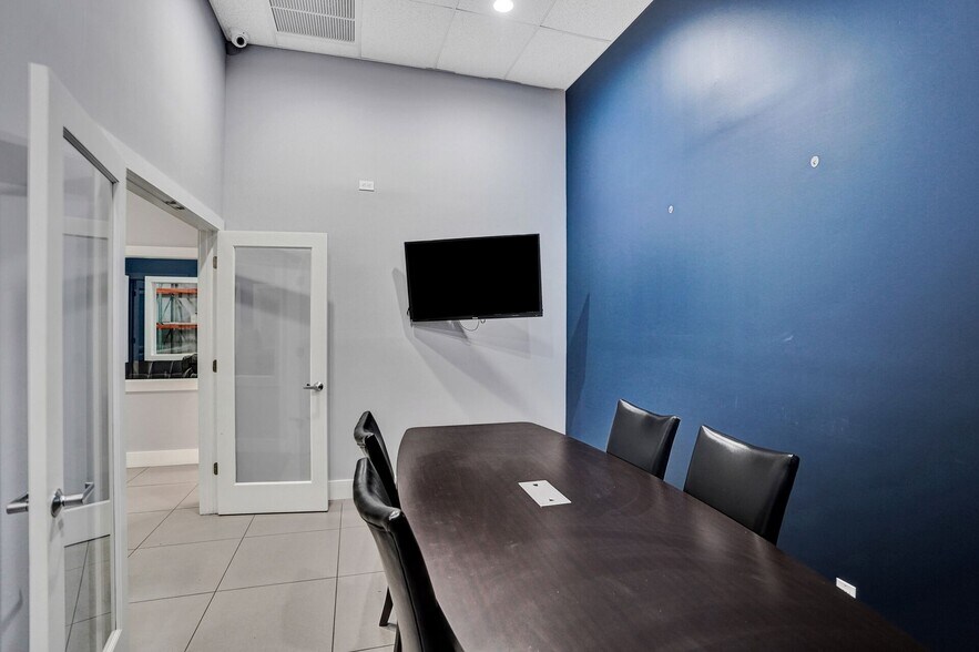 More Photos Of 2521 NE 4th Ave, Pompano Beach Flex For Lease