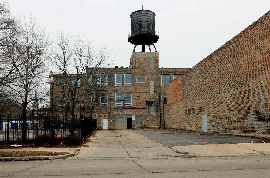 More Photos Of 1640 W Walnut St, Chicago Loft Creative Space For Lease