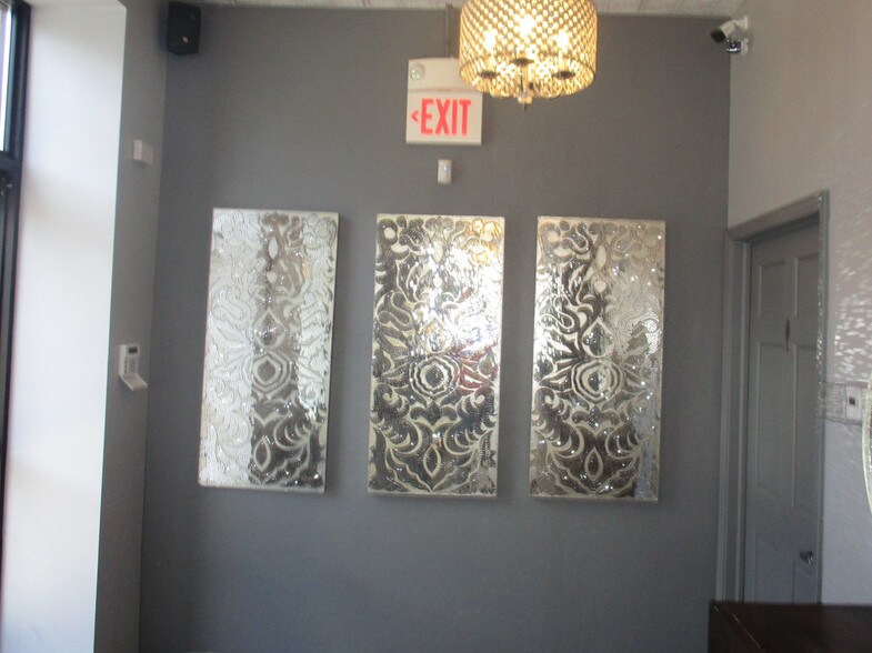 More Photos Of 221-223 E State St, Rockford Storefront Retail Residential For Lease