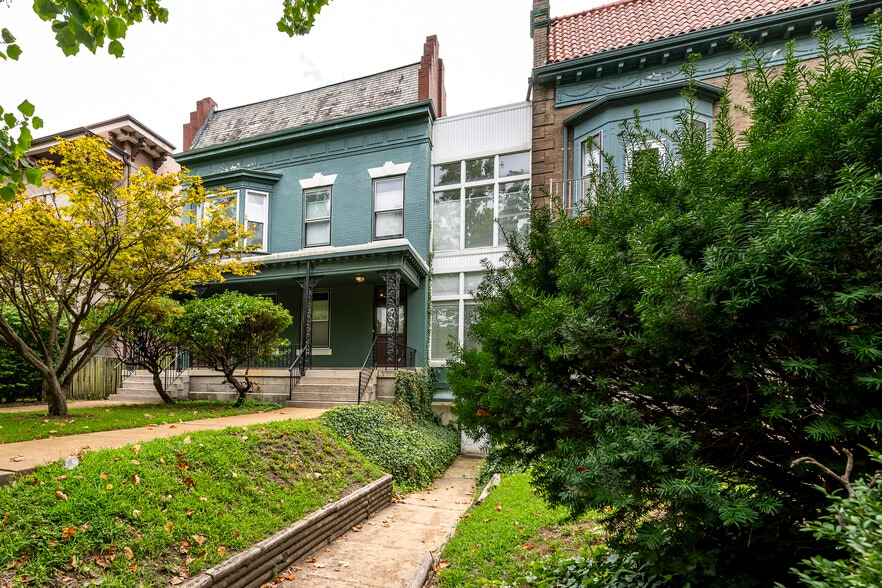 More Photos Of 4374-4382 W Pine Blvd, Saint Louis Office For Sale