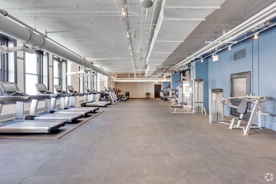 More Photos Of 125 S Clark St, Chicago Loft Creative Space For Lease